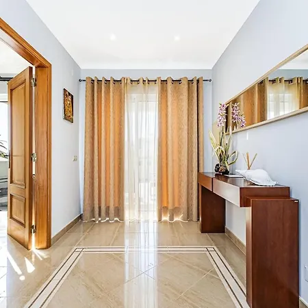 Βίλα Quiet Near The Beach, Opcional Heated Pool *