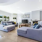 فيلة Quiet Near The Beach, Opcional Heated Pool البوفيرا