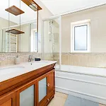 فيلة Quiet Near The Beach, Opcional Heated Pool