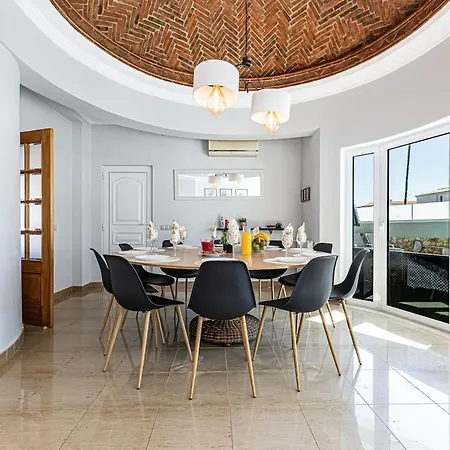 Quiet Near The Beach, Opcional Heated Pool فيلة